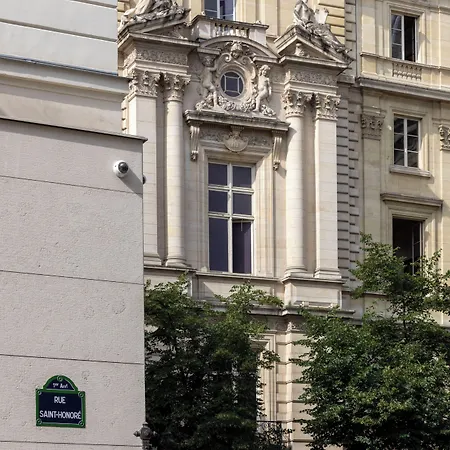 Yuna Saint-honore - Serviced