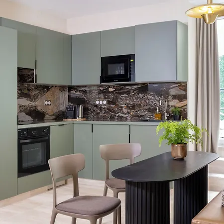 Yuna Saint-honore - Serviced