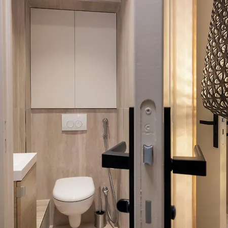 Yuna Saint-honore - Serviced *